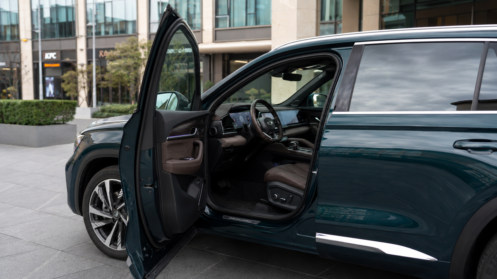 Интерьер и салон Geely Monjaro